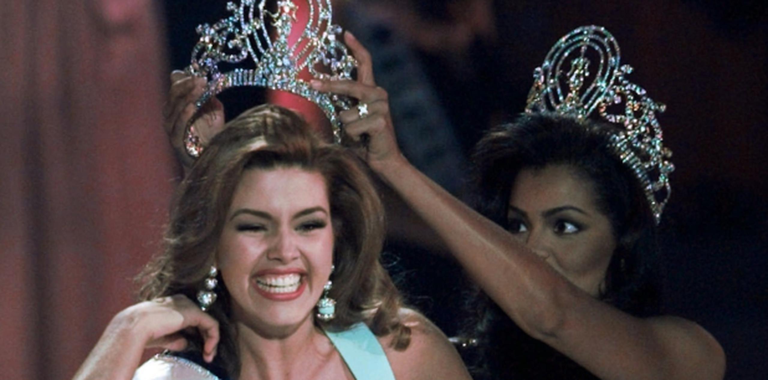 Machado cuando ganó Miss Universe en 1996. (AP/Eric Draper)
