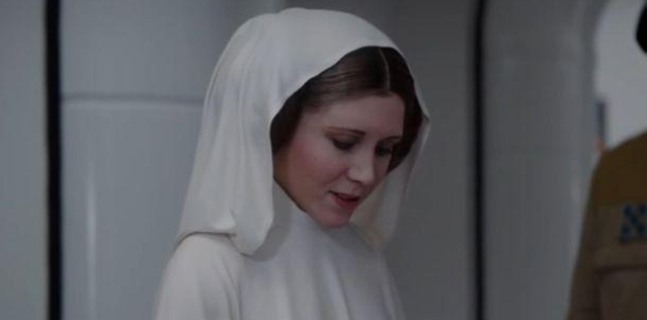 "La princesa Leia", interpretada por Carrie Fisher durante toda la saga, fue rejuvenecida gracias al trabajo de los diseñadores de CGI. (Captura / YouTube)