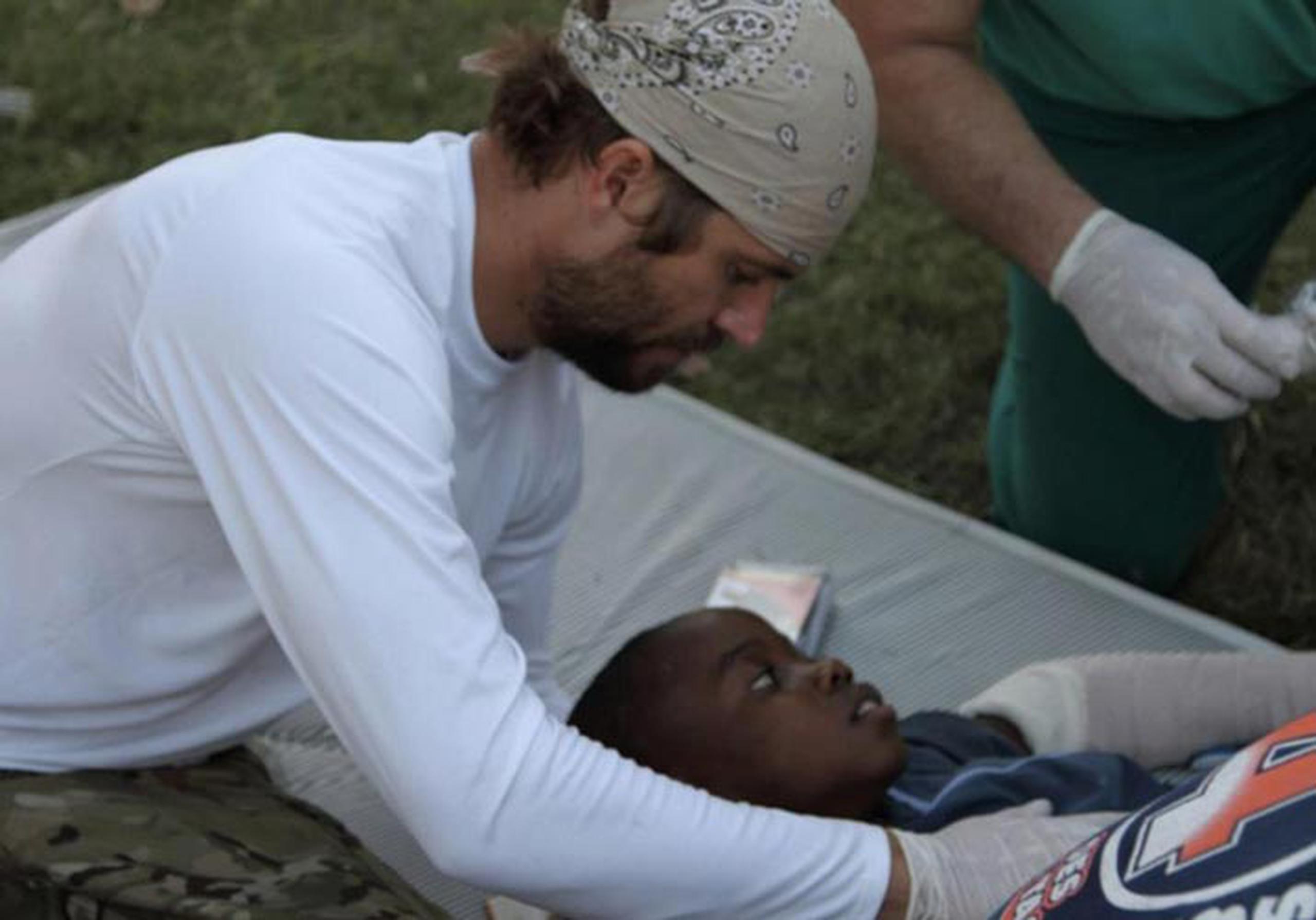 En enero de 2010, viajó a Haití para brindar ayuda a las víctimas del terremoto. (Facebook)