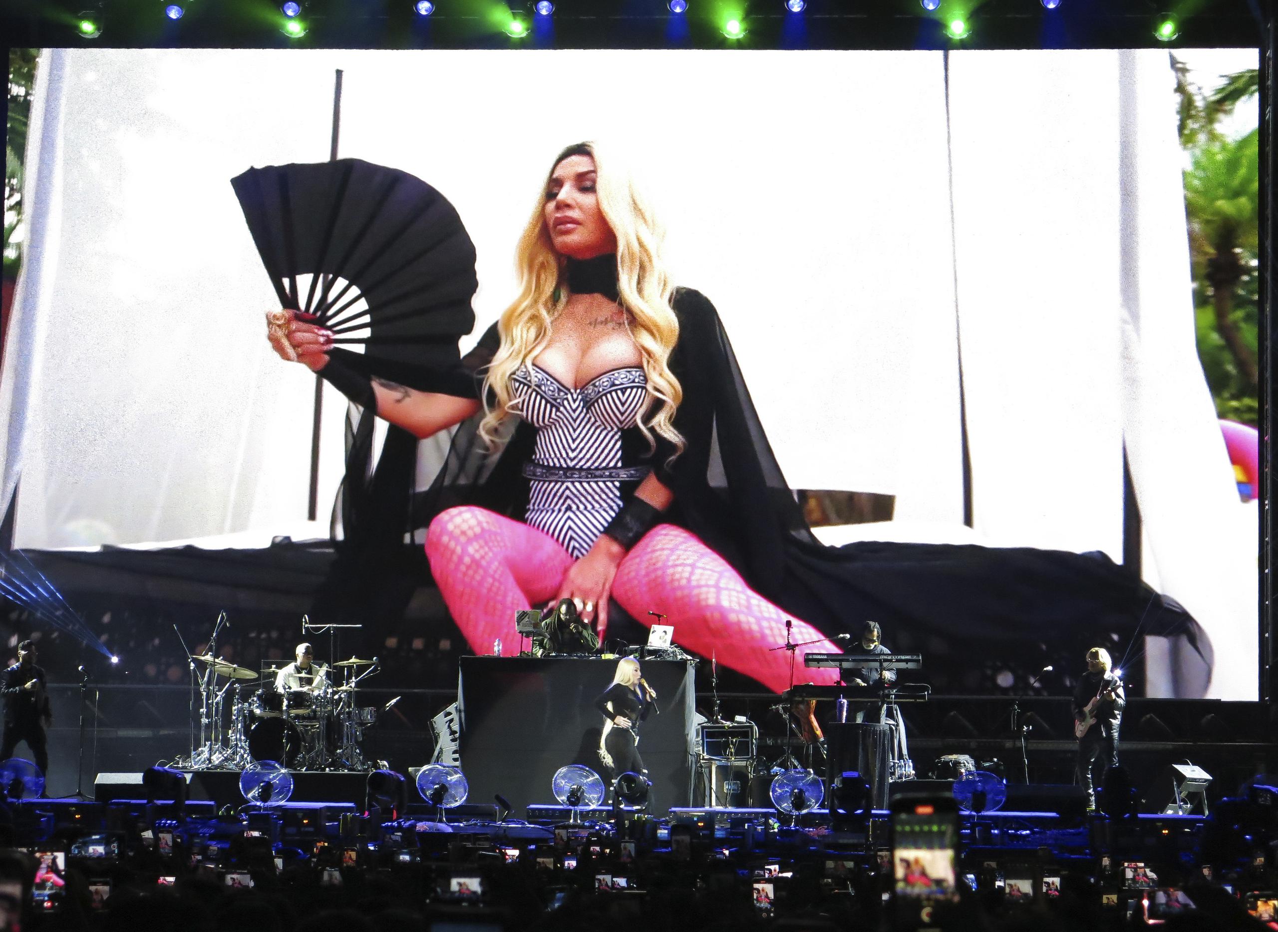 La cantante puertorriqueña Ivy Queen durante su concierto en el Coca-Cola Flow Fest en la Ciudad de México, el sábado 25 de noviembre de 2023. (Foto AP/Berenice Bautista)