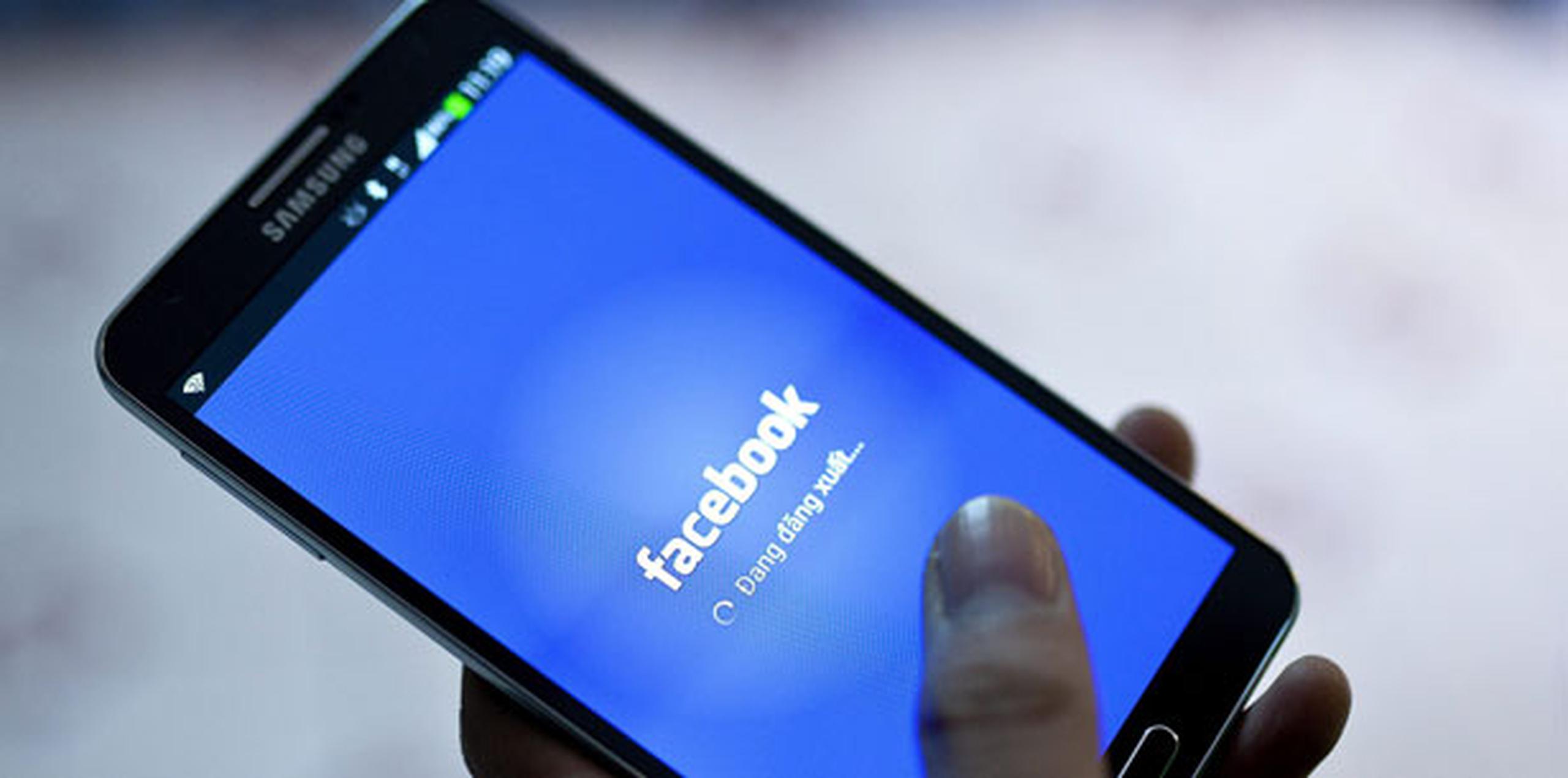 Facebook se negó a decir a quién se le pagará y cuánto, y sólo dijo que pagará "a varias editoriales por el acceso a todo su contenido". (Archivo)