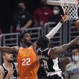 Despegue de Ayton tiene a los Suns a un triunfo de la final de NBA
