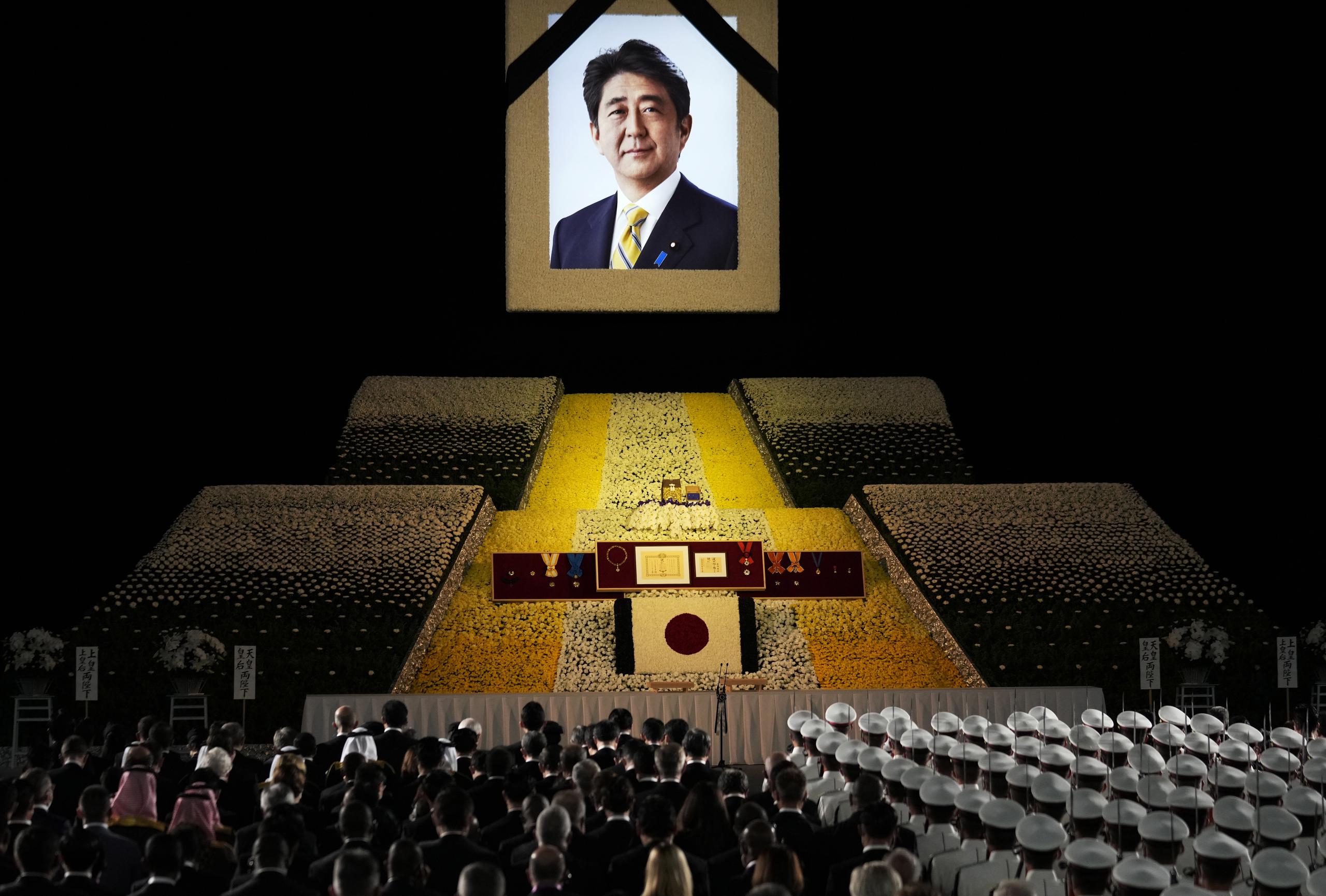 Funeral de estado del ex primer ministro japonés Shinzo Abe en el Nippon Budokan en Tokio, el 27 de septiembre de 2022. EFE/EPA/FRANCK ROBICHON / POOL
