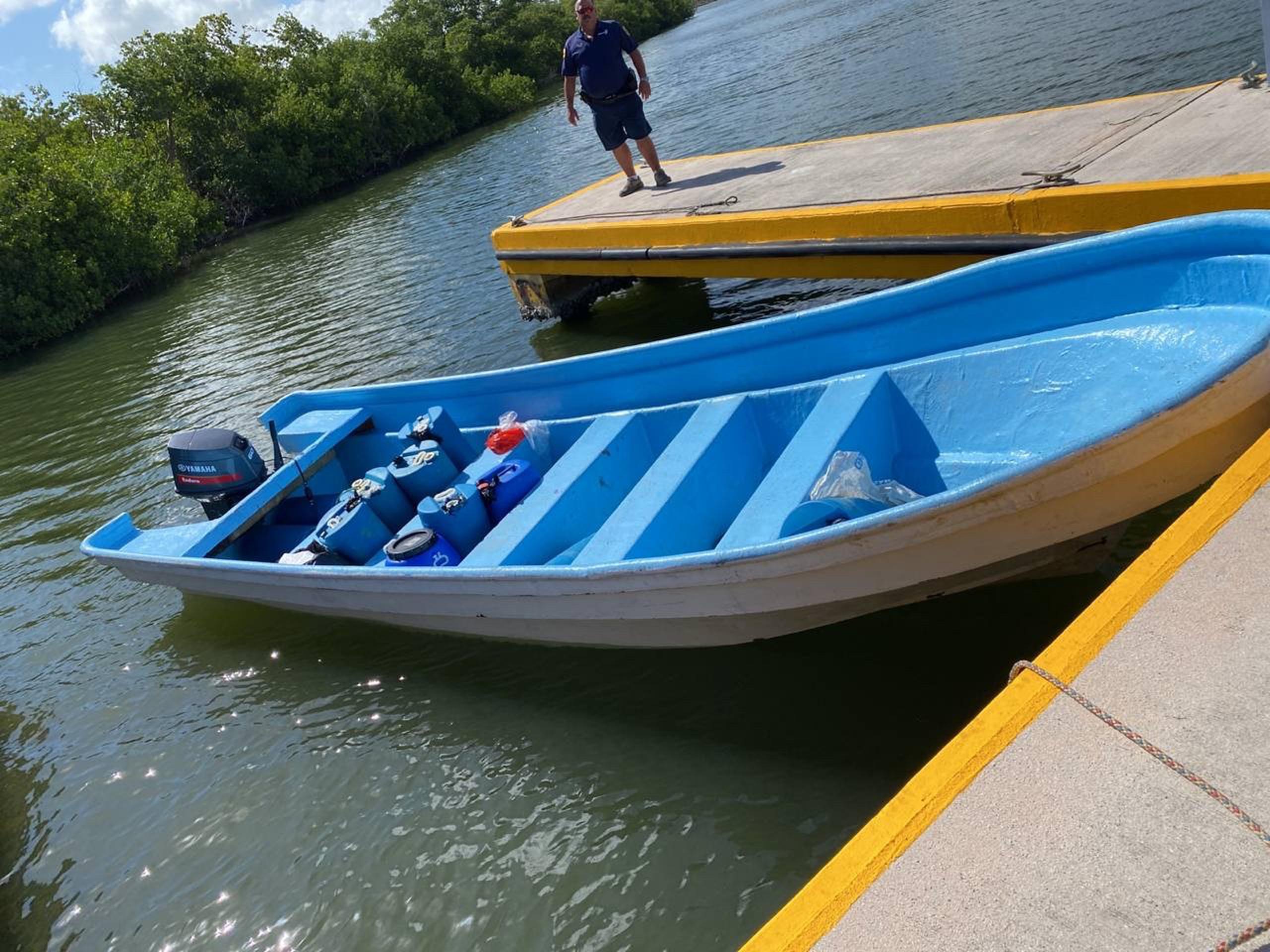 El Negociado de Fuerzas Unidas de Rápida Acción ocupó un fardo con cocaína en la embarcación que estaba sin tripulación en el río Espíritu Santo, en Río Grande.