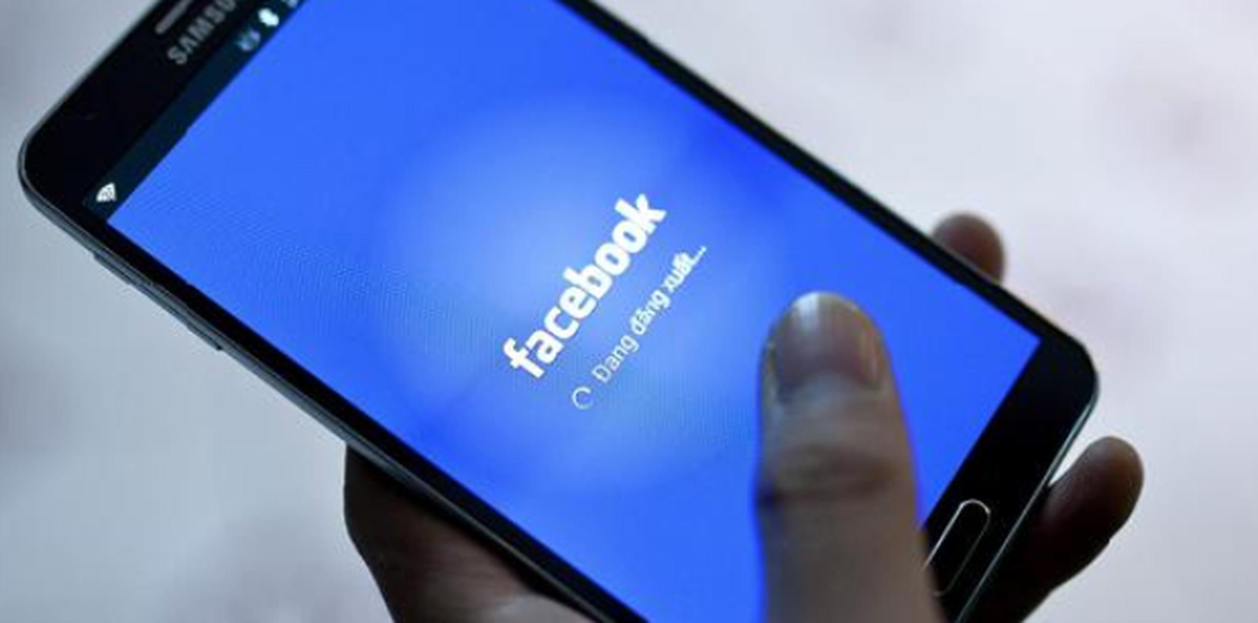 La Comisión Nacional sobre Informática y Libertad dijo que Facebook Inc. y Facebook Irlanda llevaron a cabo una "recopilación de datos personales de manera masiva" para fines publicitarios "sin fundamento legal". (Archivo)