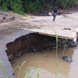 Carretera en Yauco colapsa ante las fuertes lluvias 