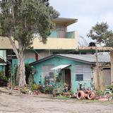 Familias aún viven en escuelas abandonadas: “Aquí nadie ha venido”