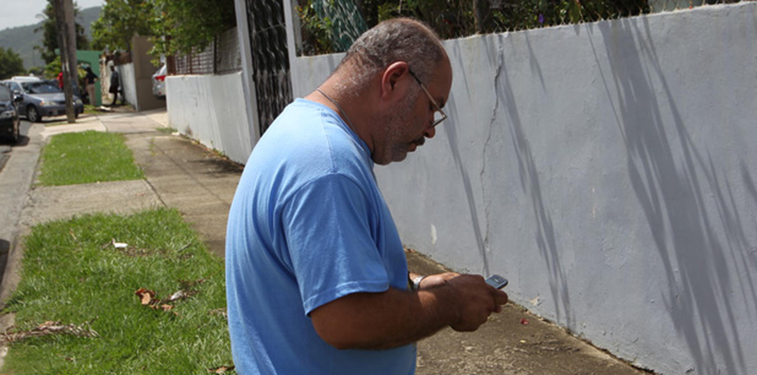 Gerardo Cotto aún no ha podido confirmar si era cierto que su hijo había muerto en la balacera que se reportó este viernes en la mañana en Caguas. (alex.figueroa@gfrmedia.com)