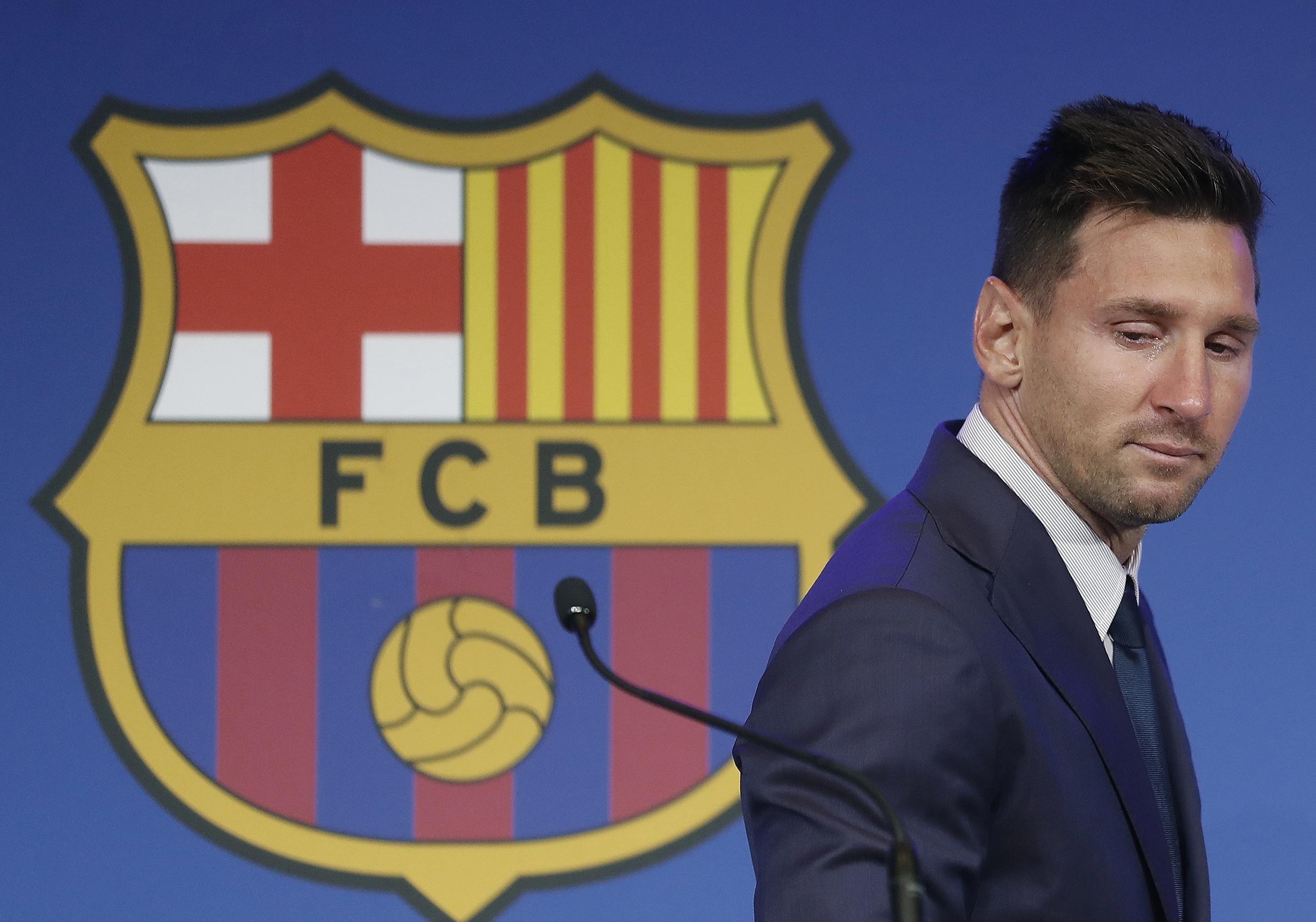 La principal consecuencia de la debacle económica del Barcelona ha sido la salida del equipo de Lionel Messi, esto cuando la La Liga española no permitió su fichaje por las limitaciones que le puso a la nómina de gigante del fútbol español.