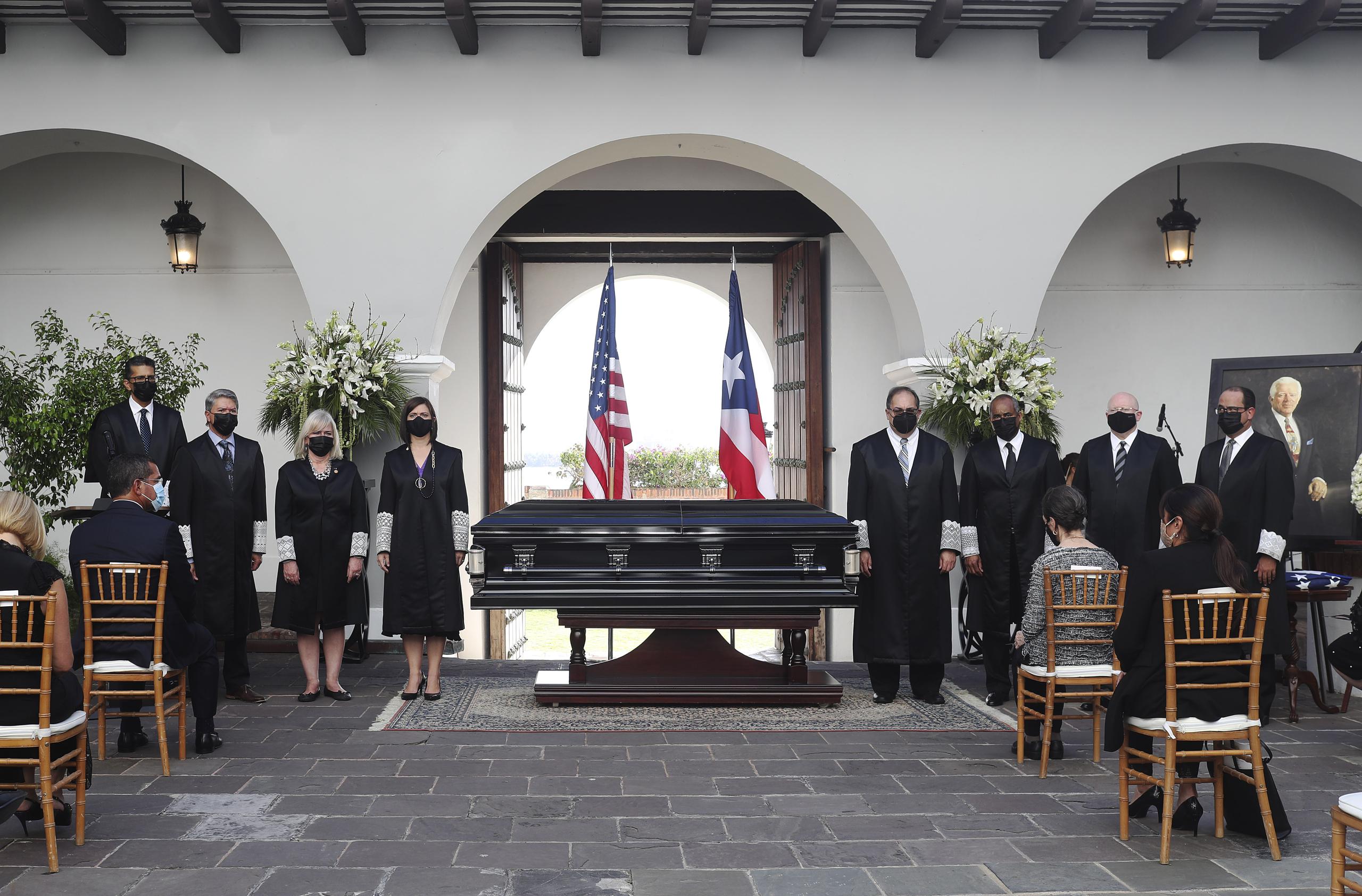 Romero Barceló, quien fue gobernador por dos términos (1976-1984), alcalde de San Juan, comisionado residente y senador, se convirtió en el primer gobernador de Puerto Rico al que se le hace un funeral de Estado en la casa de Gobierno.