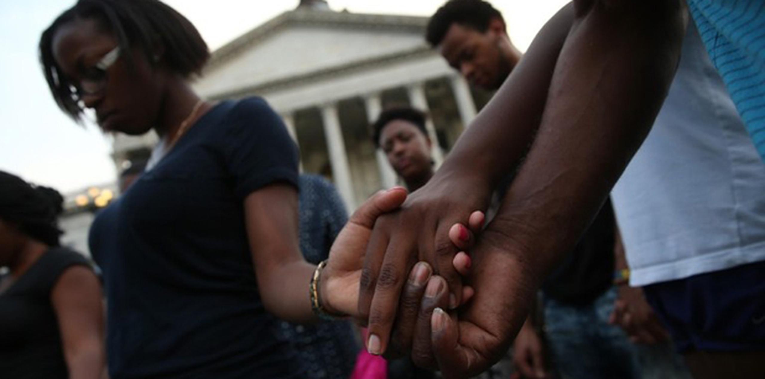 El jueves por la mañana se instalará otra capilla ardiente por Pinckney en la iglesia episcopal metodista africana de St. John, en el distrito donde obtuvo su escaño de senador, y el jueves por la noche en la iglesia de Emanuel, de la que era pastor y donde fue asesinado. (AP)