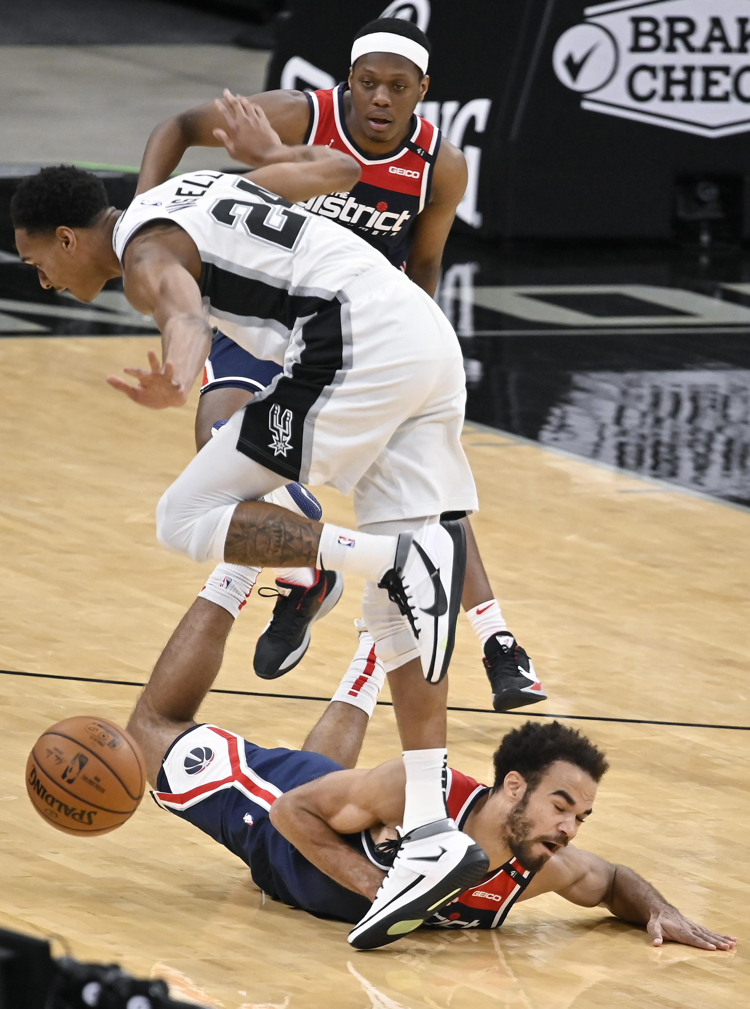 Los Spurs de San Antonio jugaron el domingo contra los Wizards de Washington, que venían de una larga inactividad por asuntos ligados al COVID-19.