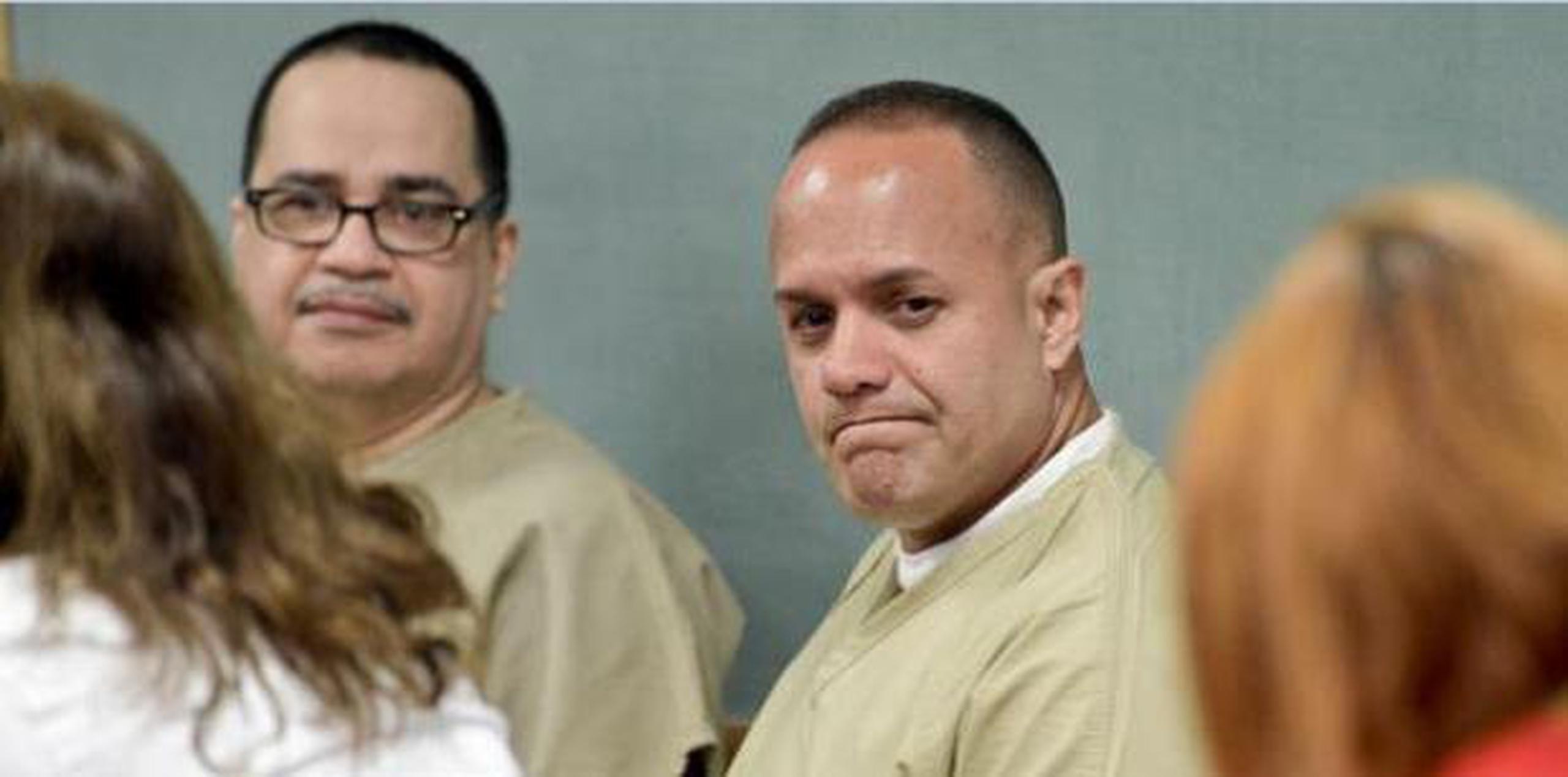 Meléndez Serrano y Ramos Cruz, convictos en 1992 y sentenciados a 297 años de prisión por el asesinato de Haydée Maymí y sus dos hijos. (Archivo)