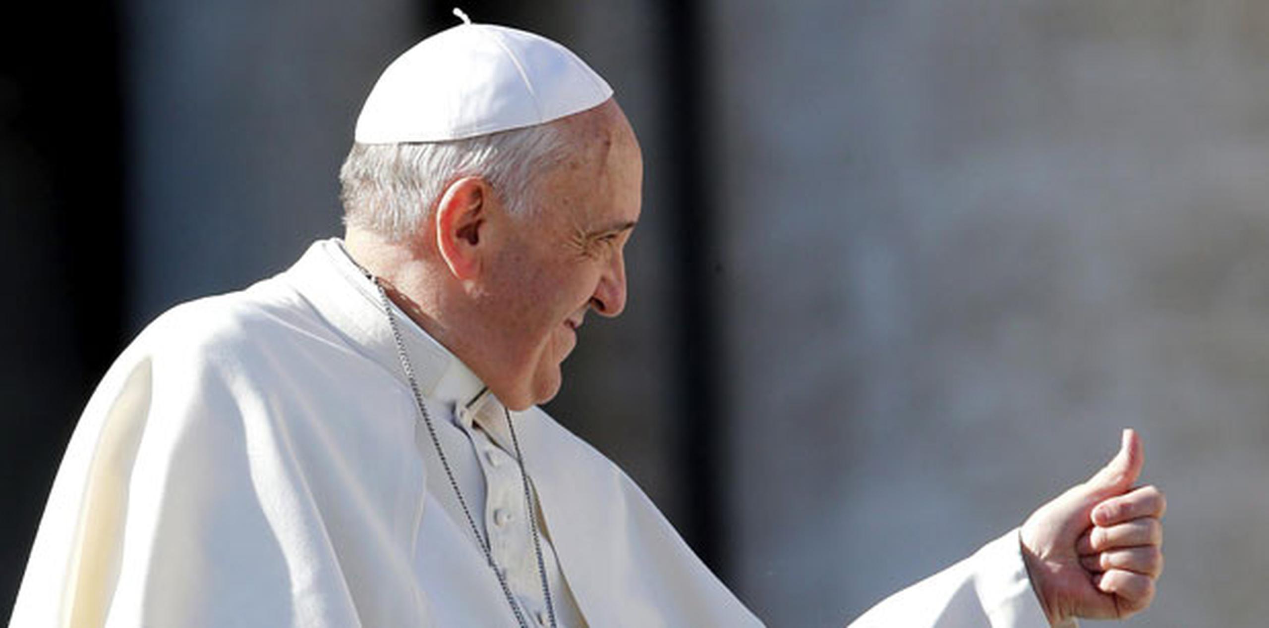 El pontífice se lamenta a menudo por los matrimonios que terminan en divorcio. (EFE)
