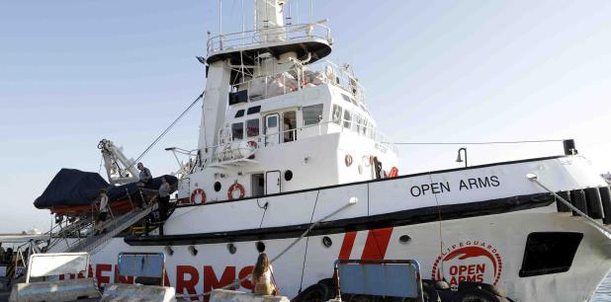 El grupo humanitario Sea-Watch dijo que la embarcación llegó cerca de la sureña isla de Lampedusa el miércoles. (AP)