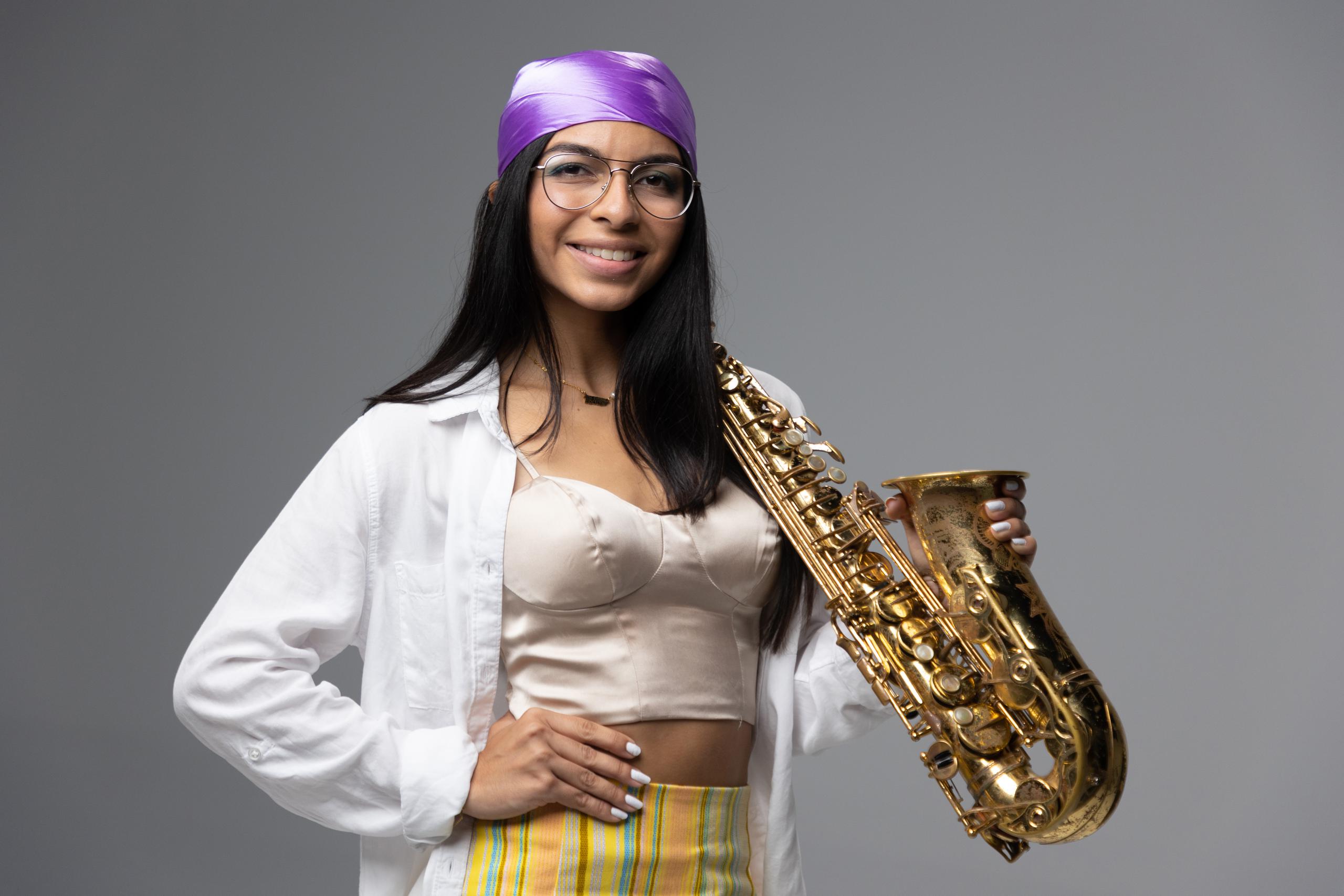 Esta joven arecibeña comenzó a tocar el saxofón por invitación de un maestro para que participara de una velada navideña.