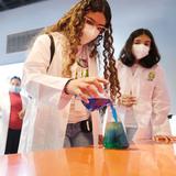 Convocan a niñas y jóvenes a ser las próximas embajadoras científicas boricuas