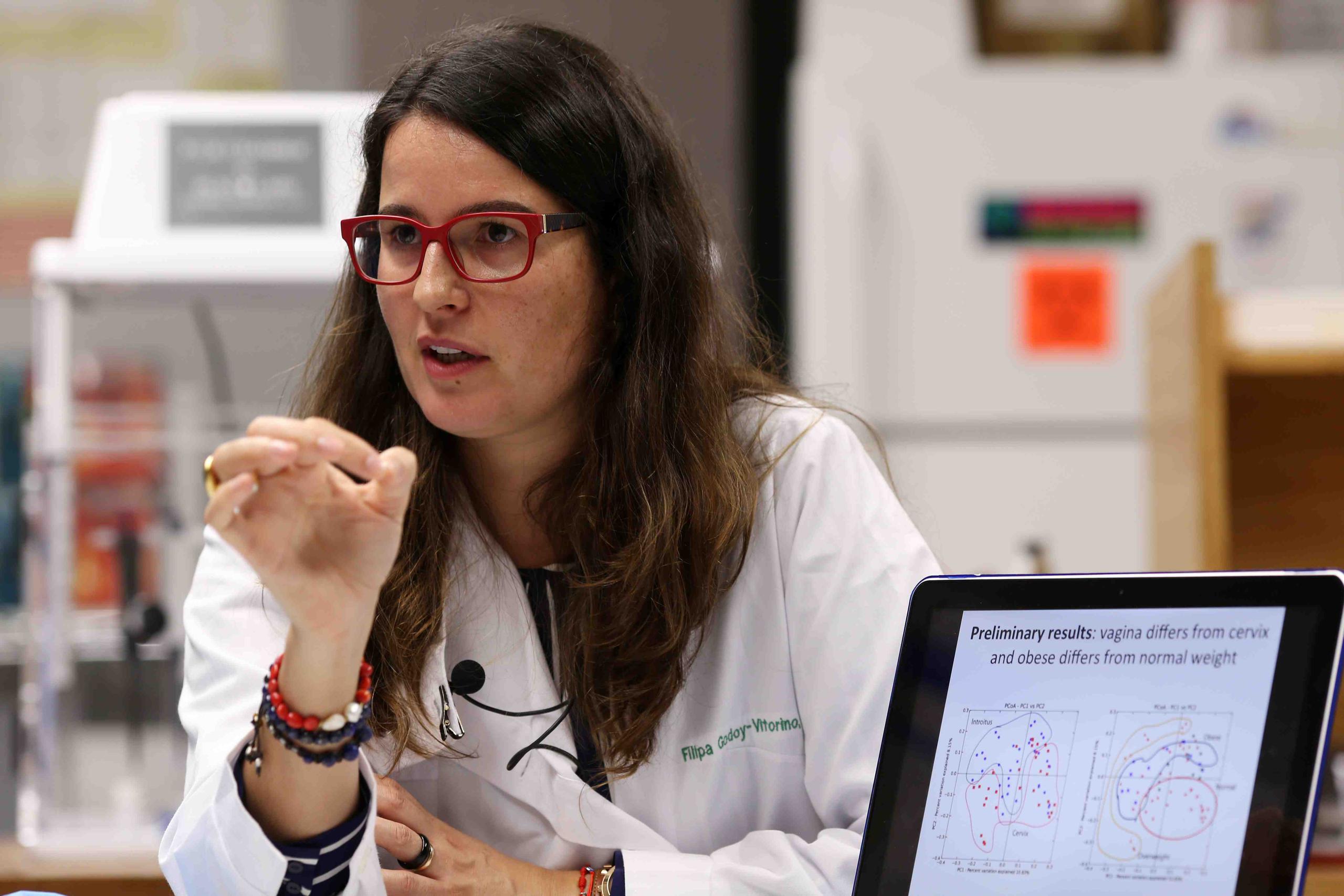 La doctora Filipa Godoy fundó el Laboratorio de Ecología Microbiana del Recinto Metro de la Universidad Interamericana de Puerto Rico.