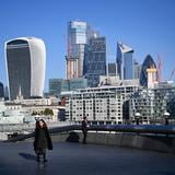 Londres anuncia una masiva bajada de impuestos para estimular la economía 