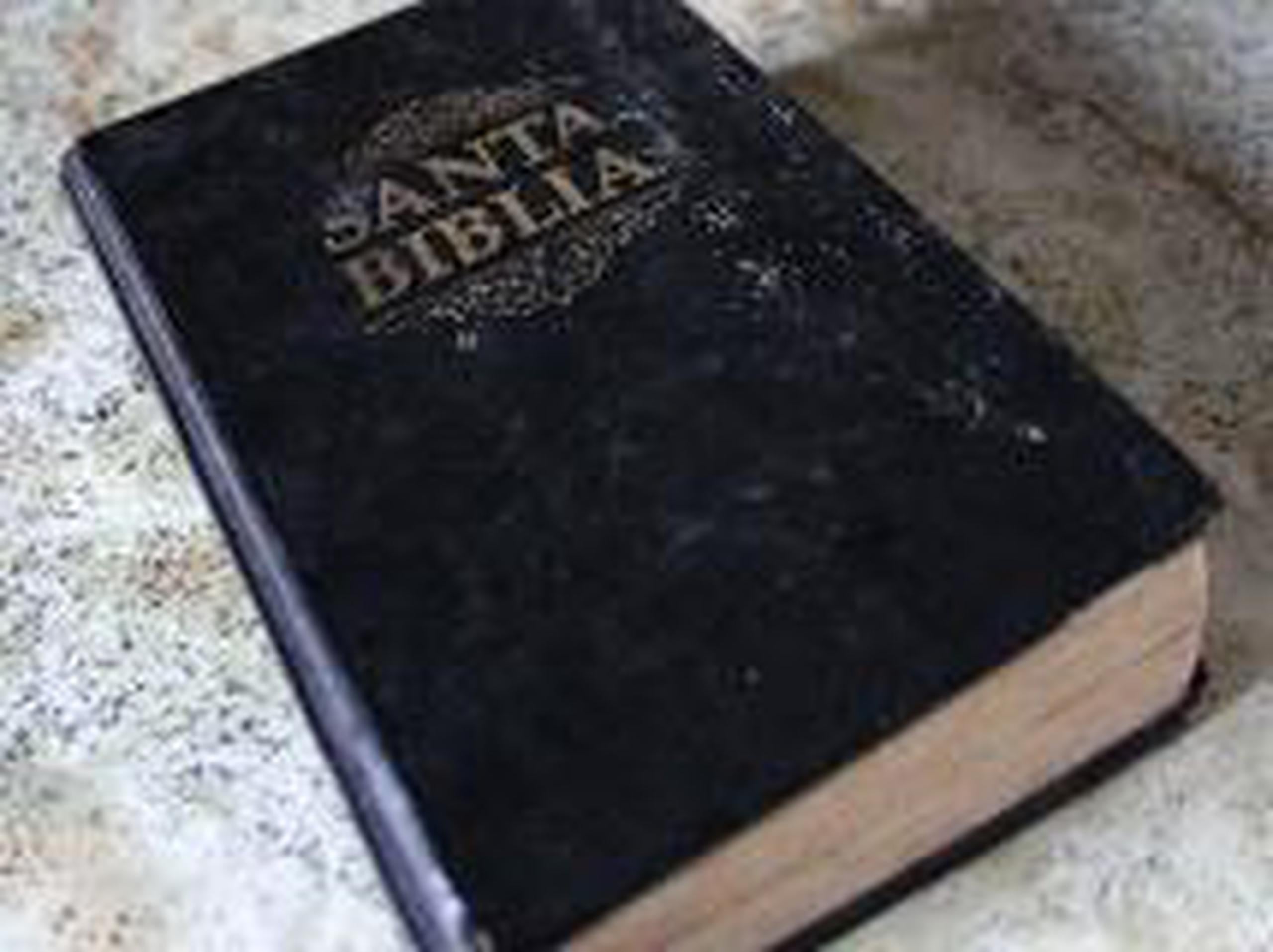 Delincuentes robaron una biblia durante un escalamiento a una iglesia en Canóvanas. (Archivo)