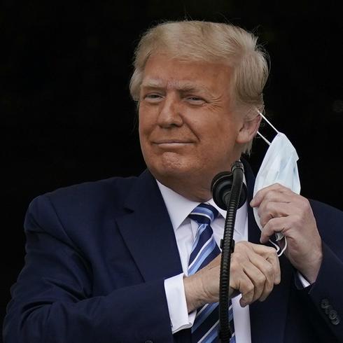 Reaparece Trump con polémico discurso y sin mascarilla