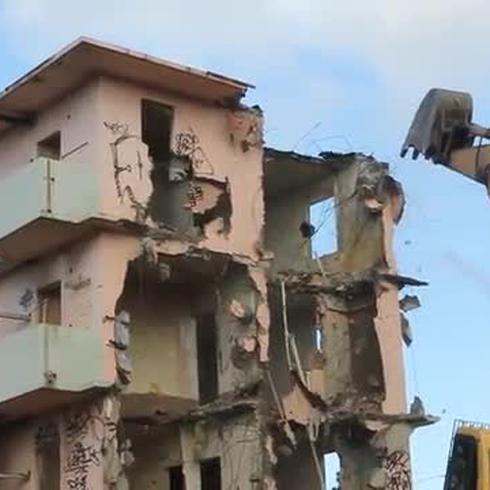 Inician demolición del residencial Puerta de Tierra