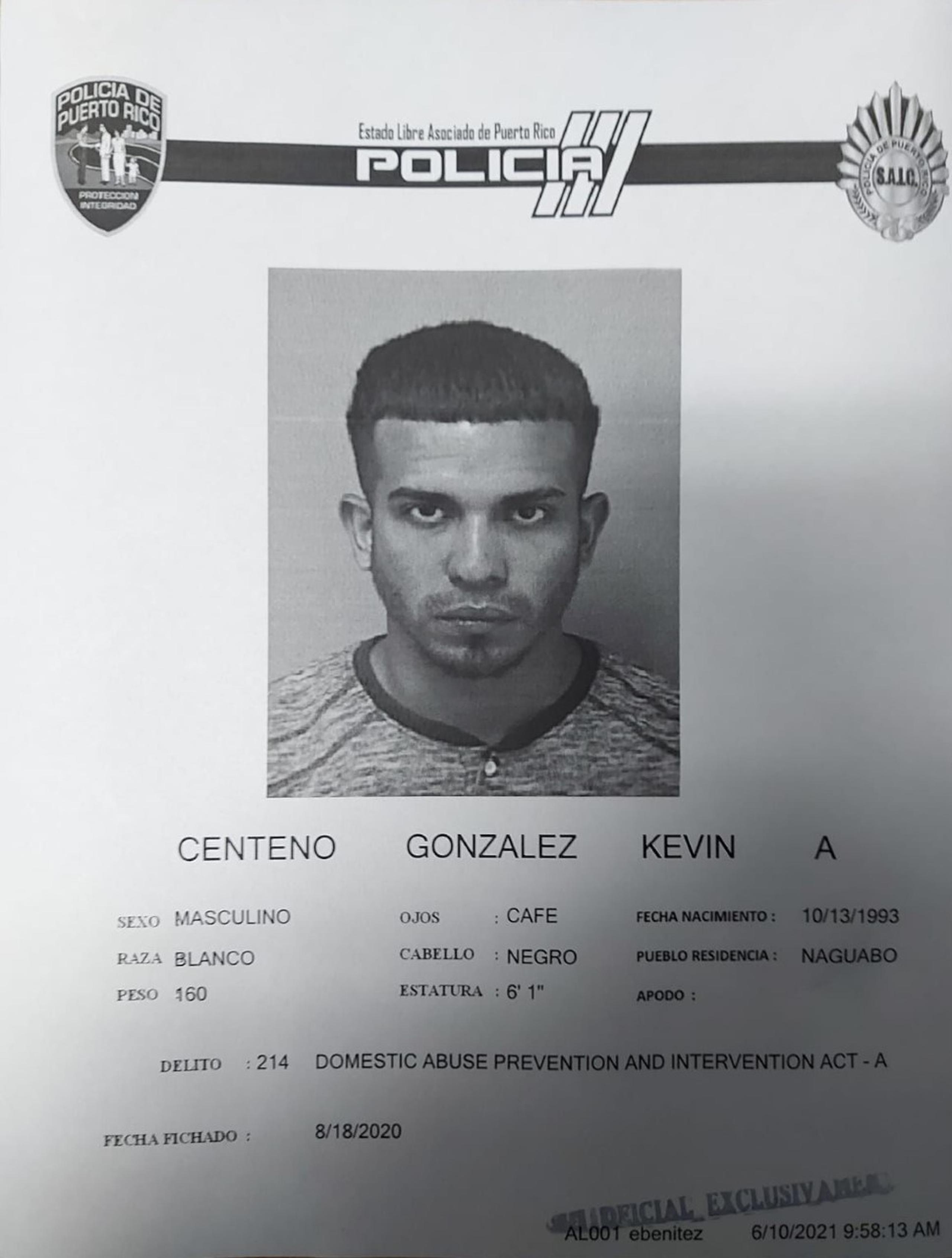Las autoridades buscan a Kevin A. Centeno González contra quien pesa una orden de arresto por presuntamente agredir a su pareja embarazada.