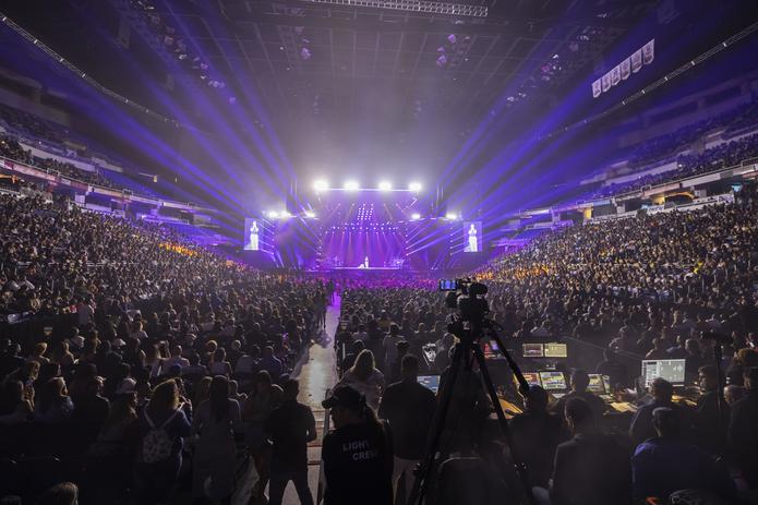 This is what the stage looked like at the Luis Fonsi concert, with a full house at the Puerto Rico Coliseum.