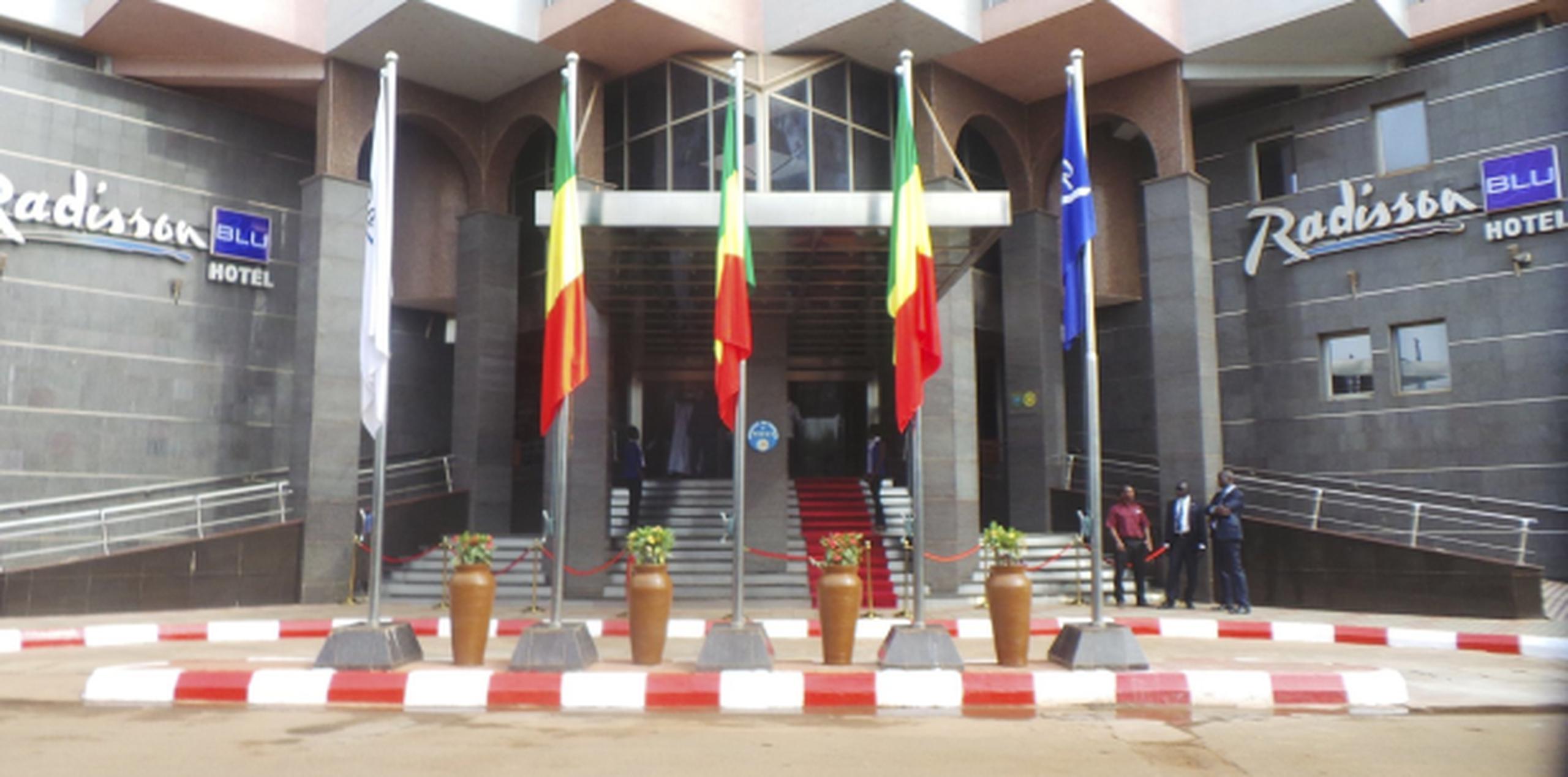 La violencia en Mali ha tomado muchas formas. Este hotel reabrió recientemente ctras ser objeto de un ataque terrorista (EFE)