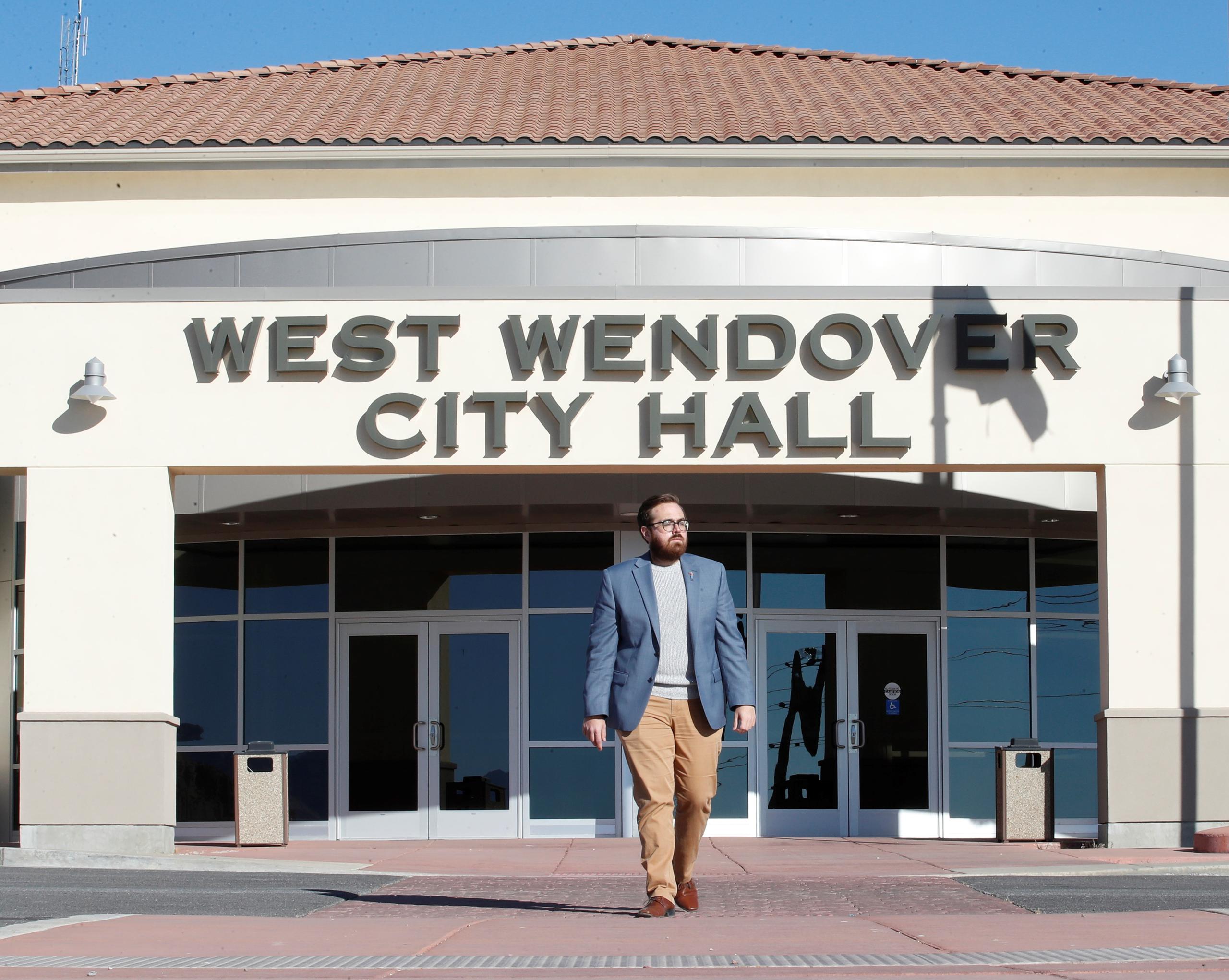 El alcalde de West Wendover, Daniel Corona.