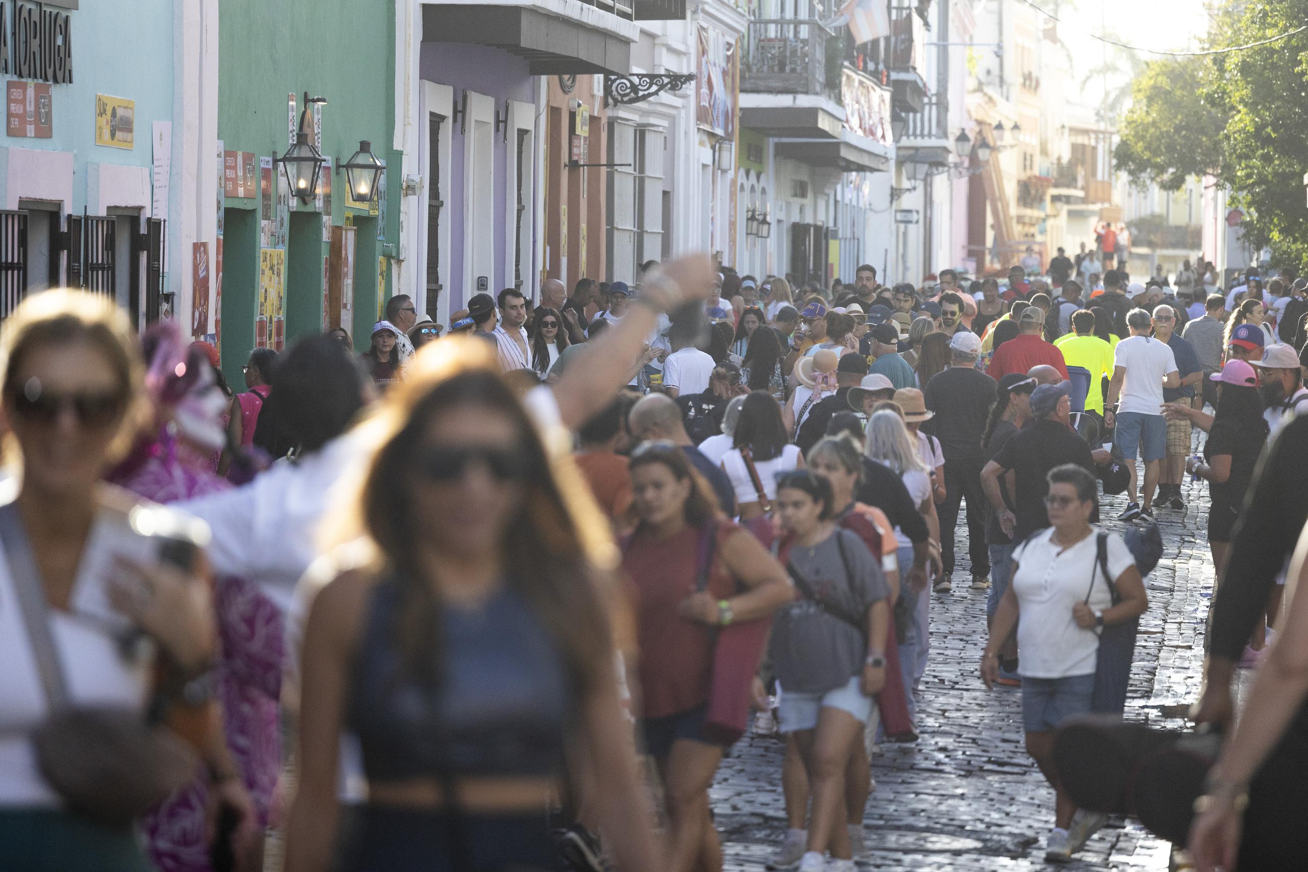 El municipio de San Juan registró que unas 65,000 personas han llegado este sábado hasta las Fiestas de la Calle San Sebastián.