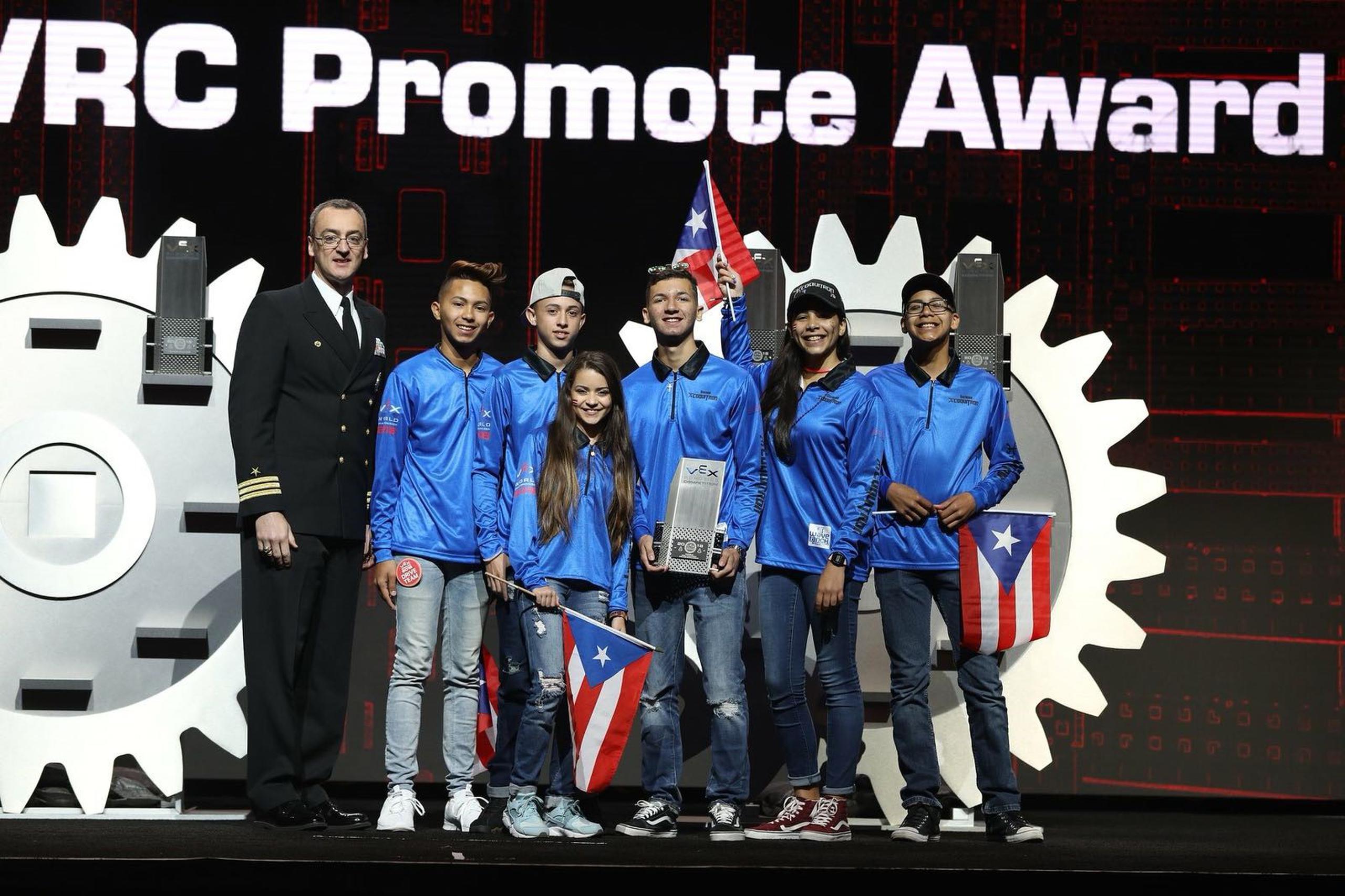 Equipo de Robótica 2284, de la organización Coquitron de San Lorenzo, captura el Premio de “Promote” en Robótica VEX VRC. (Suministrada)