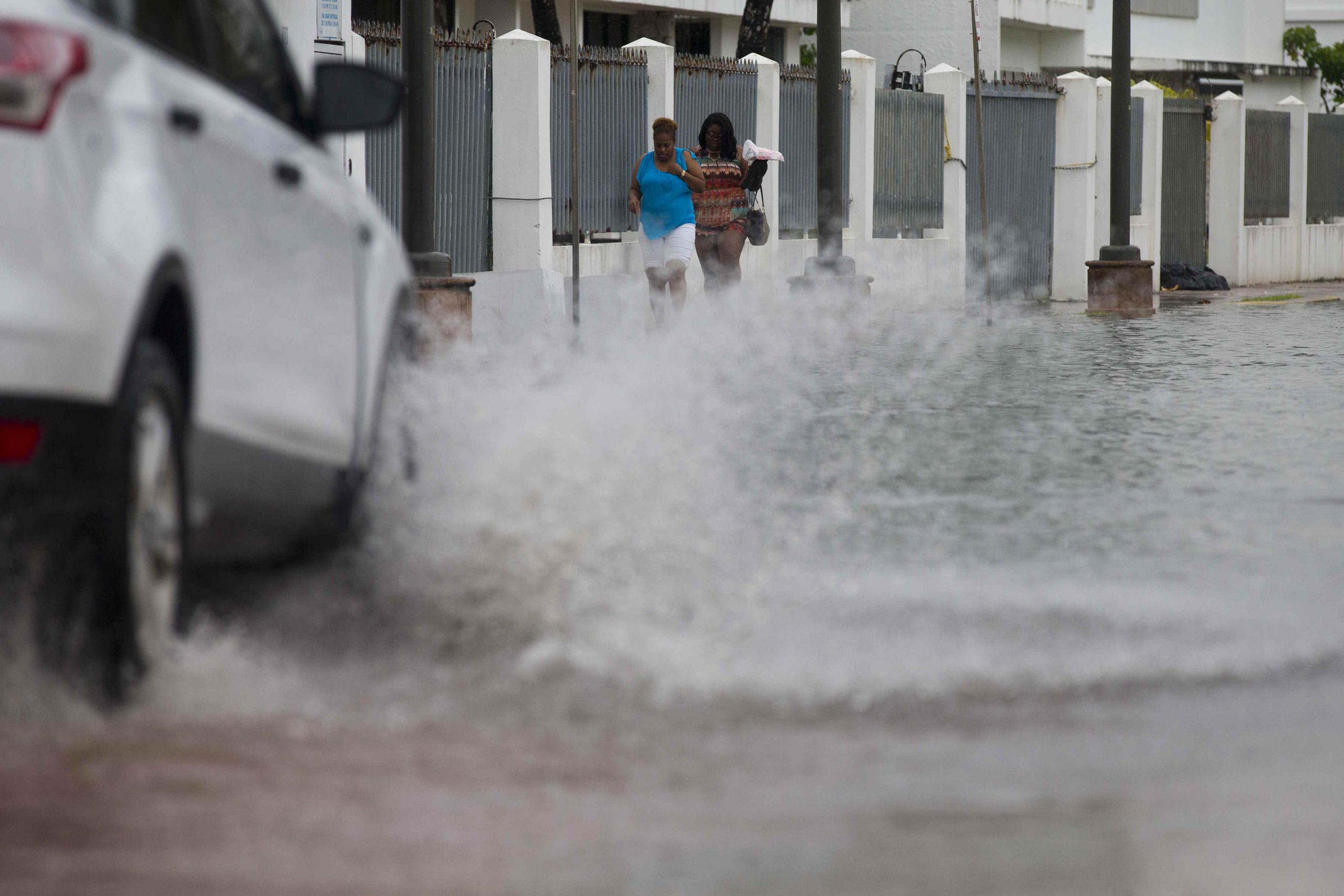 "No se descartan acumulaciones de agua en carreteras y áreas con mal drenaje", indicó el meteorólogo. (Archivo / GFR Media)