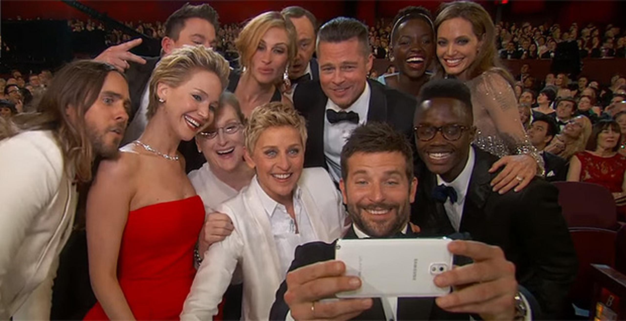 El famoso selfie de Ellen DeGeneres en los Oscar de 2014. (Captura)