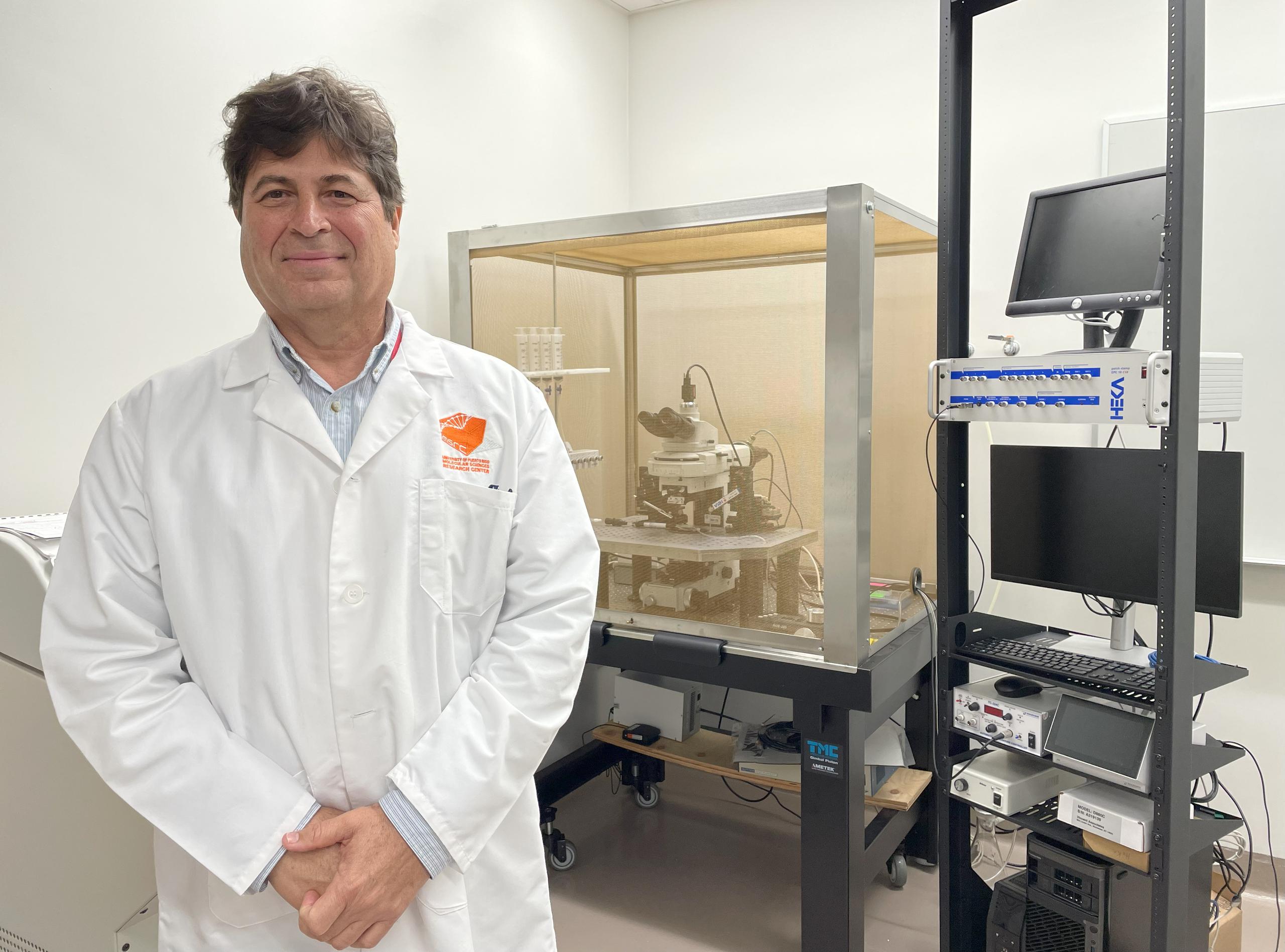 El Dr. Lasalde ofrece cátedra en los departamentos de Biología y Química en Ciencias Naturales de la UPR-Río Piedras, y es profesor adjunto del Instituto de Neurobiología del Recinto de Ciencias Médicas.