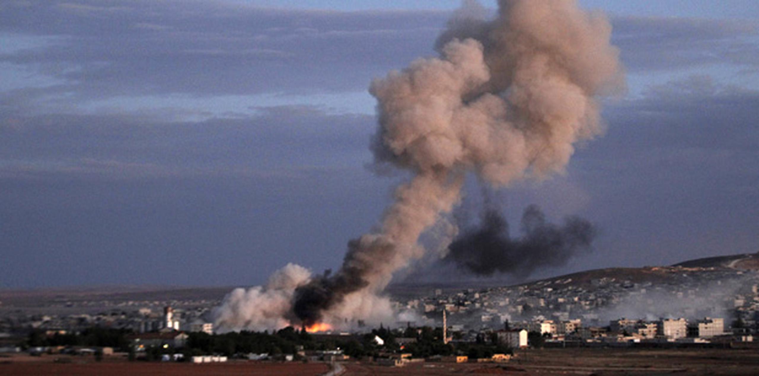 El Mando Central estadounidense dijo esta semana que sus fuerzas habían realizado más de 135 ataques aéreos contra unidades de Estado Islámico dentro y alrededor de Kobani, matando a cientos de sus milicianos. (EFE)