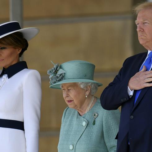 La reina Elizabeth II comparte con Donald Trump en su palacio