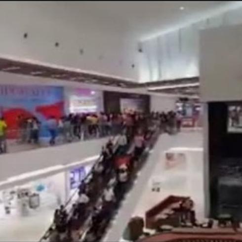 Pánico se apodera de centro comercial de Ecuador por terremoto