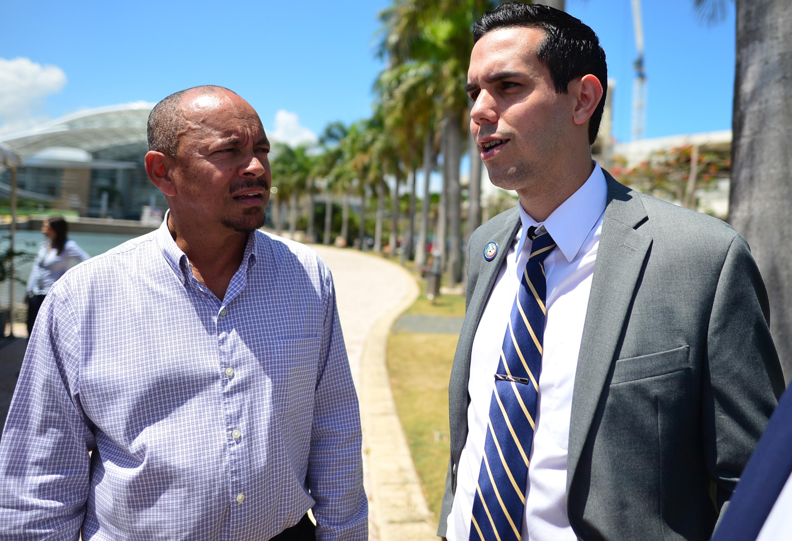 Iván Rivera, presidente de la Federación Puertorriqueña de Fútbol (derecha), sostuvo que está concentrado en los planes de la entidad.