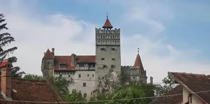 La construcción del castillo comenzó en 1377 y terminó en 1388. (Youtube)