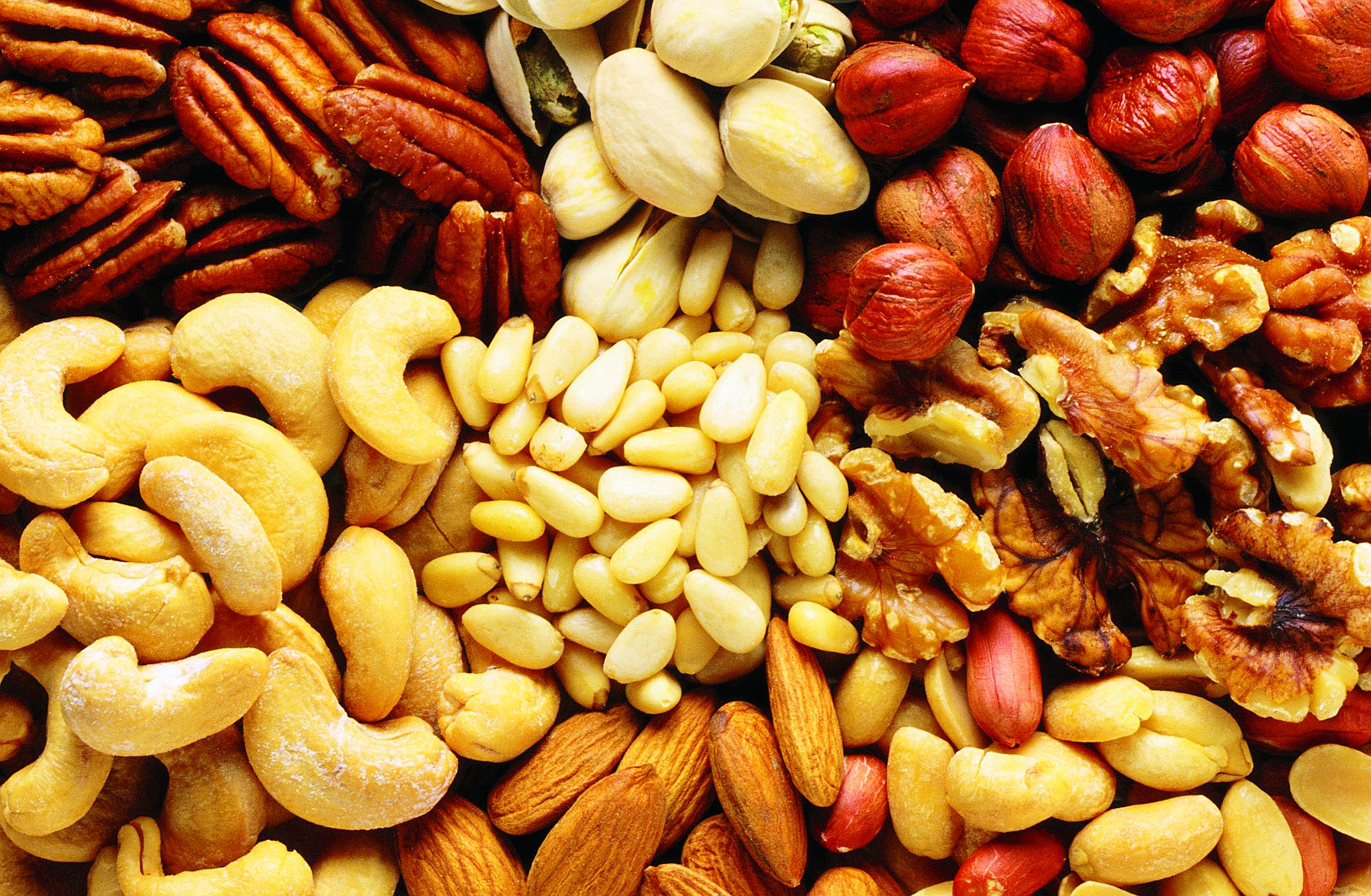 Un artículo de Archives of Internal Medicine probó que comer 30 gramos de frutos secos al día reduce el riesgo de padecer síndrome metabólico.