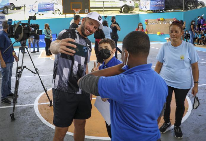 El canastero José Juan Barea está entusiasmado por la ruta que lleva el Equipo Nacional de baloncesto masculino.