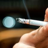 Nuevo estudio detalla cómo fumar y beber eleva riesgo de cáncer en el cuello y cabeza 