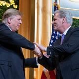 Trump pide a los republicanos que cierren la crisis y apoyen a McCarthy 