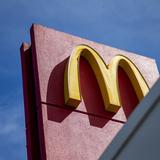 McDonald’s cierra temporalmente 850 locales en Rusia y suspende operaciones 