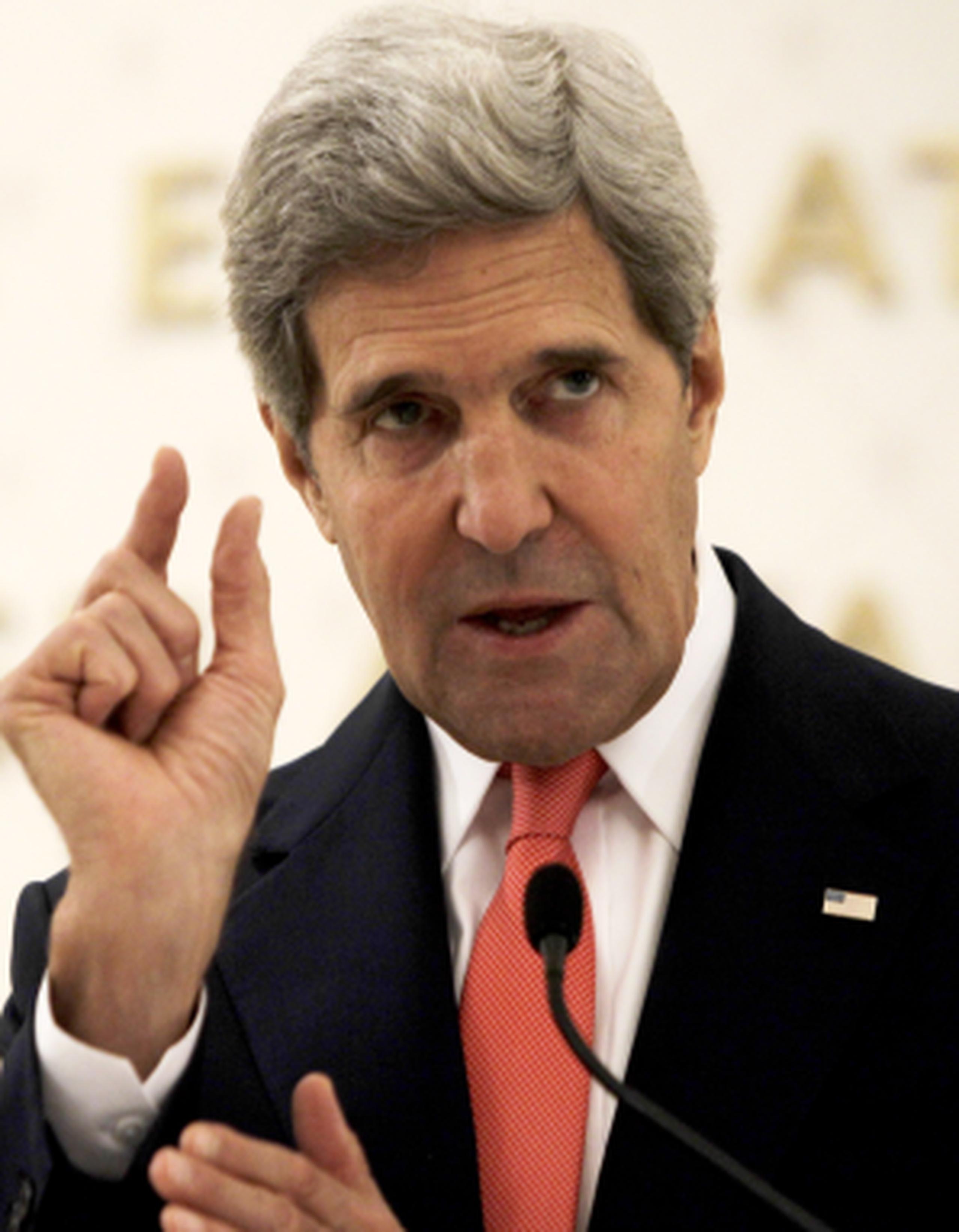 Kerry dijo que Obama no ordenó personalmente todos los tipos de espionaje que ha revelado el ex empleado de la NSA Edward Snowden. (AP/Kamran Jebreili)