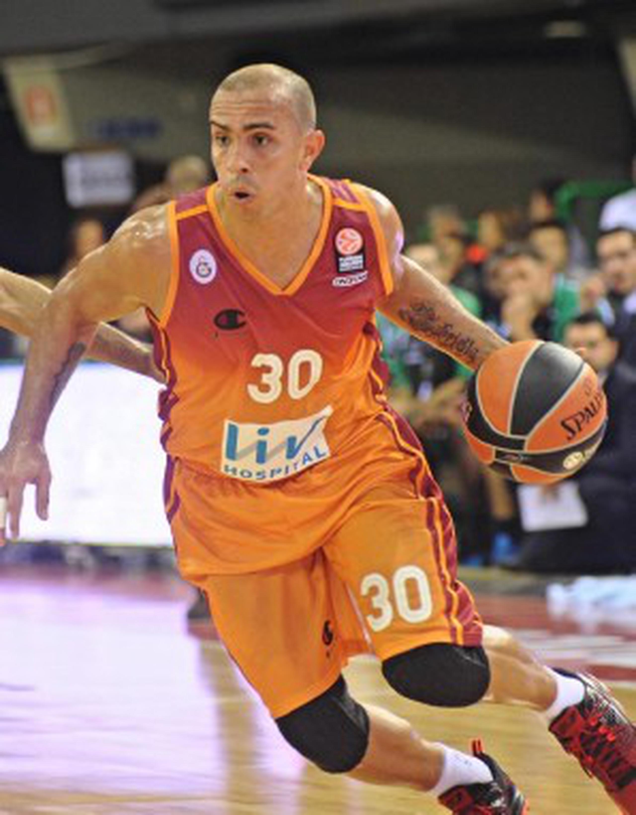 Carlos Arroyo tuvo ocho puntos y siete asistencias en la derrota del Galatasaray. (Archivo)