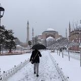 El aeropuerto de Estambul suspende todos sus vuelos por un temporal de nieve 