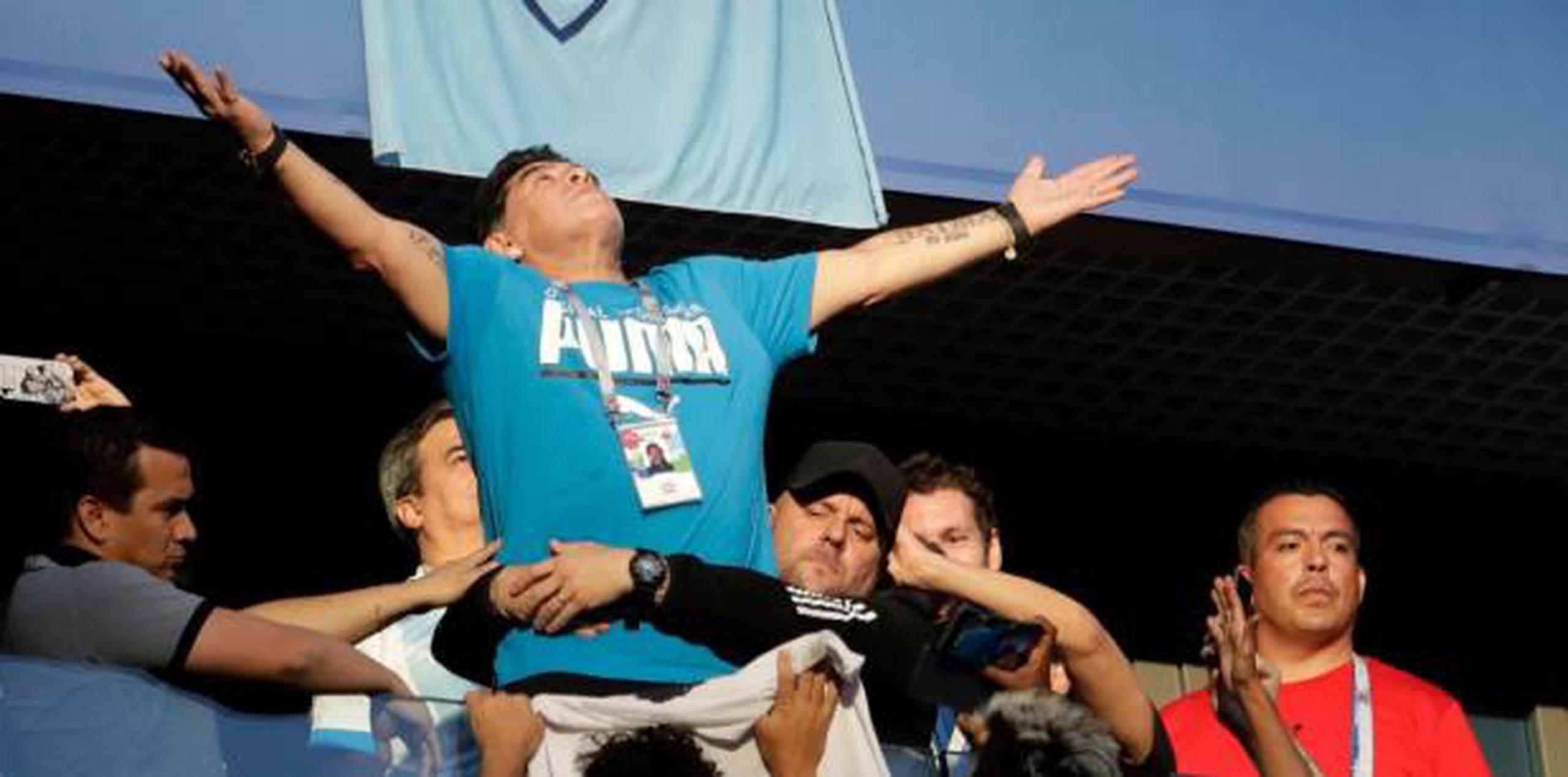 Uno de los gestos de Maradona. (AP)