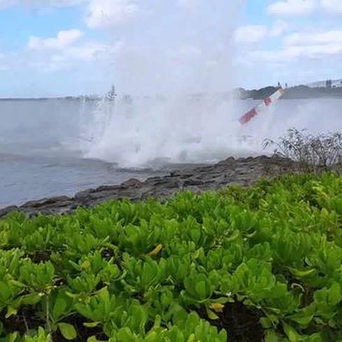 Turista grabó helicóptero estrellándose en Hawái